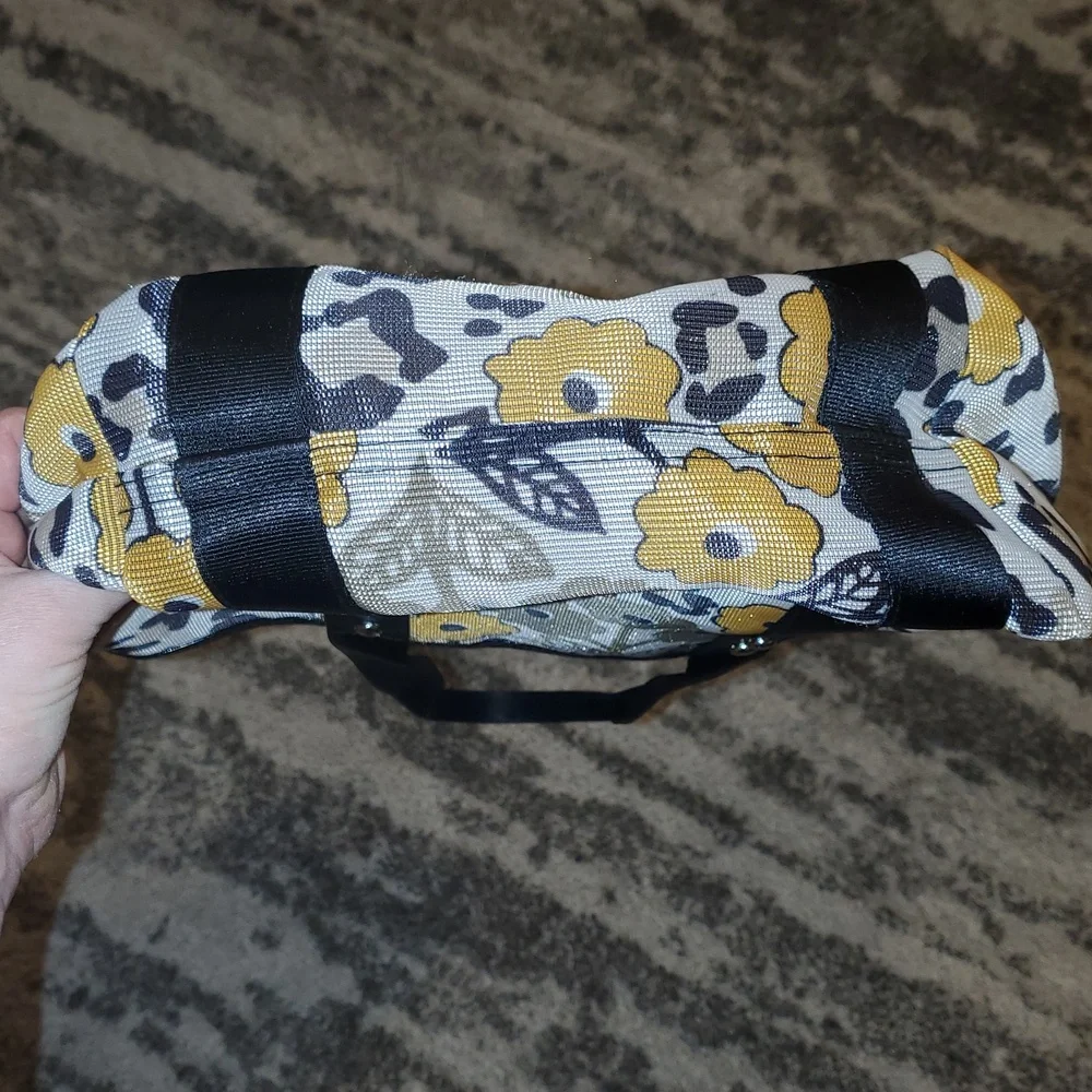VERA BRADLEY mesh tote bag black yellow flowers Like New